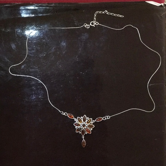 One-of-a kind silver necklace with amber pendant - Picture 2 of 2